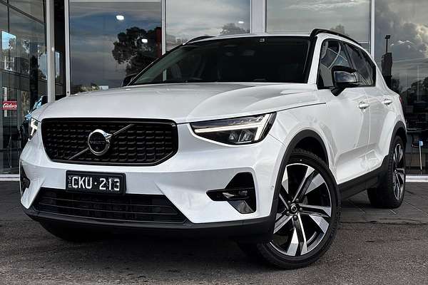 2023 Volvo XC40 Ultimate B4 Dark