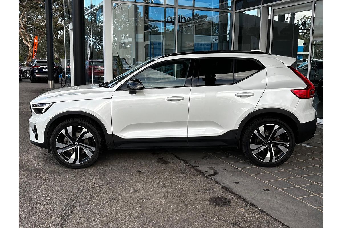 2023 Volvo XC40 Ultimate B4 Dark