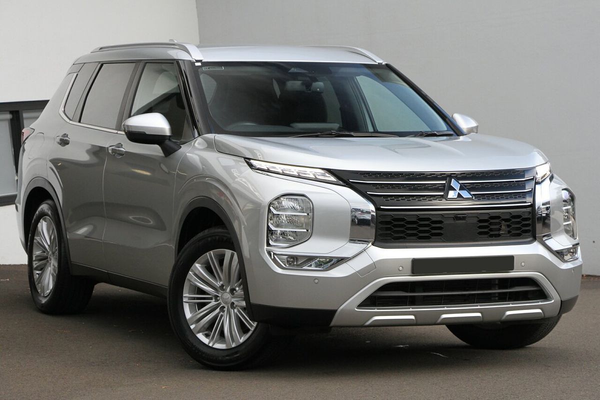 2024 Mitsubishi Outlander LS ZM