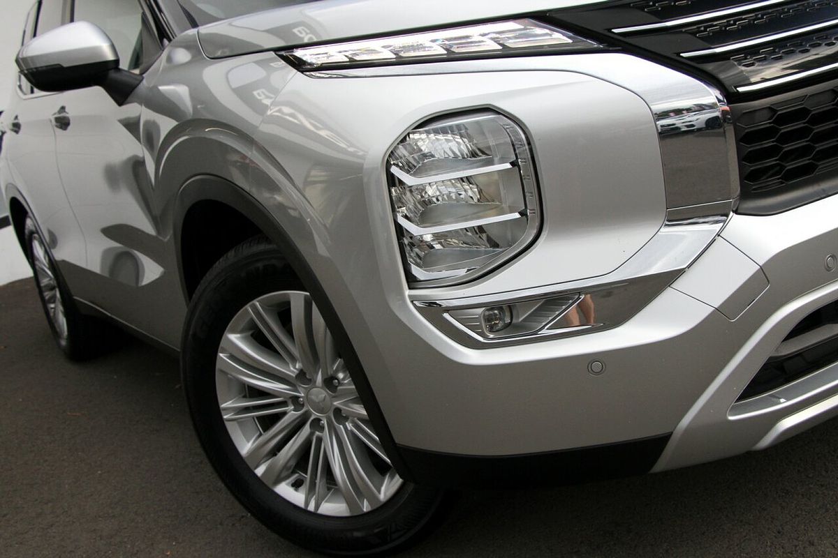 2024 Mitsubishi Outlander LS ZM