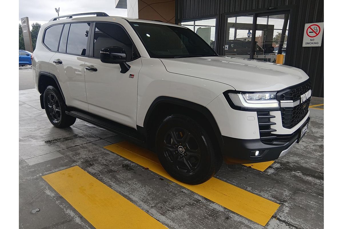 2025 Toyota Landcruiser GR Sport FJA300R