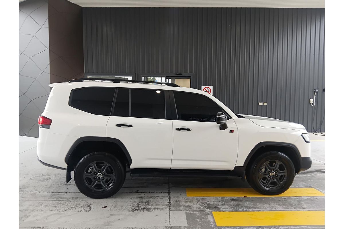 2025 Toyota Landcruiser GR Sport FJA300R