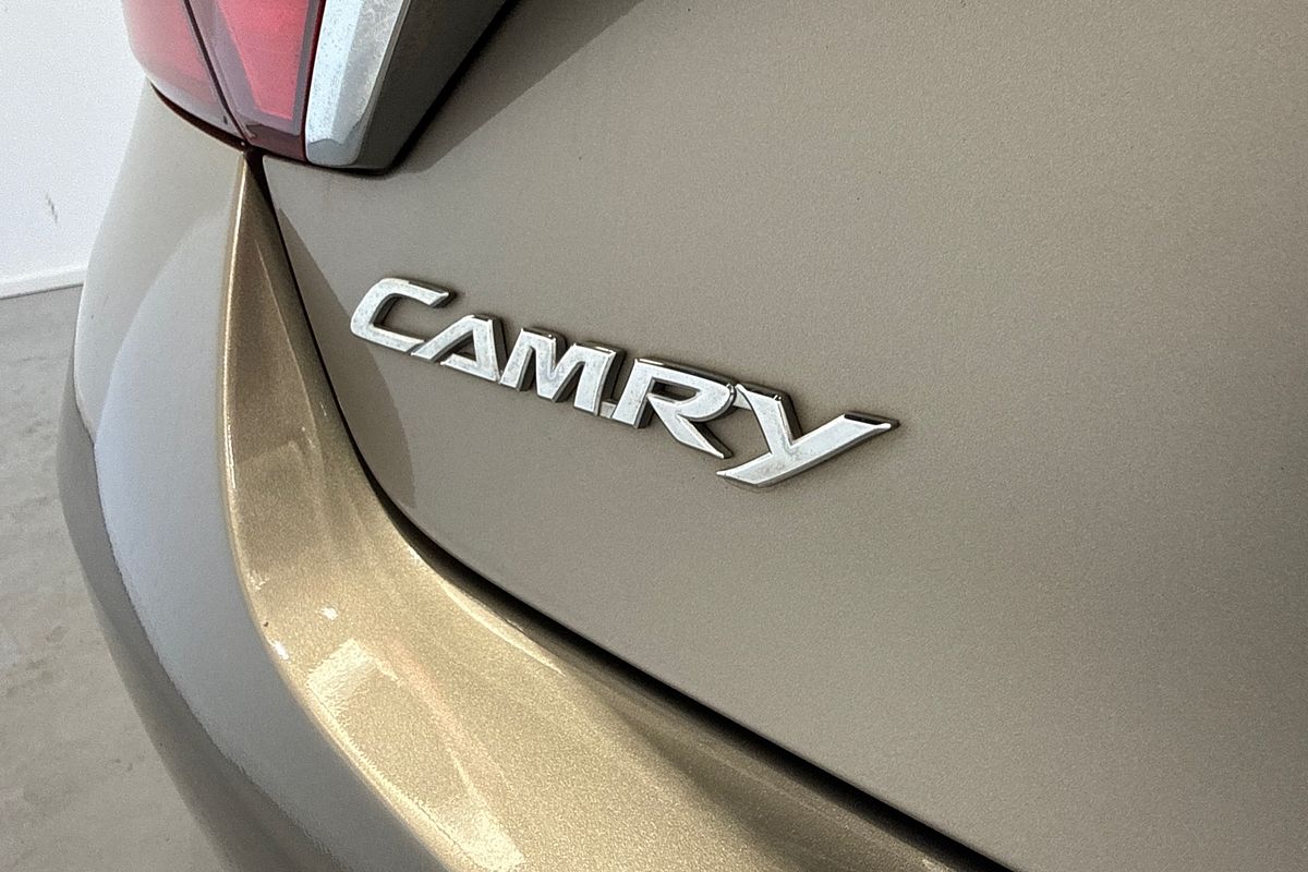 2017 Toyota Camry Atara S ASV50R