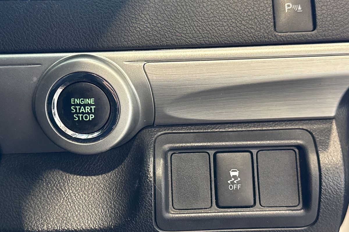 2017 Toyota Camry Atara S ASV50R