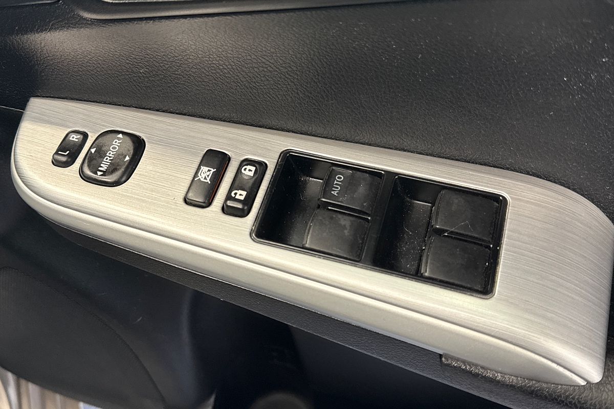 2017 Toyota Camry Atara S ASV50R