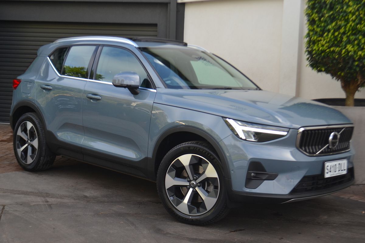 2023 Volvo XC40 Plus B4