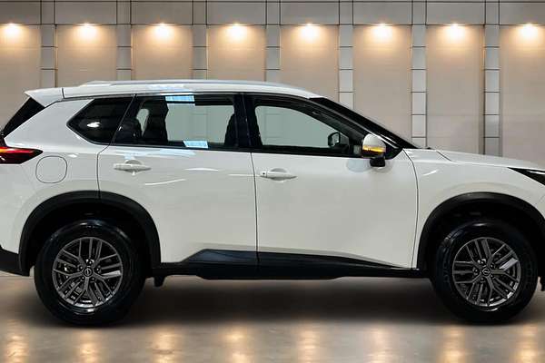 2024 Nissan X-TRAIL ST T33