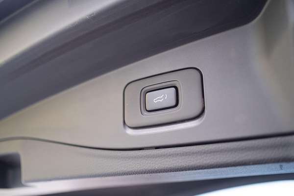 2023 Isuzu MU-X LS-T thumb-17