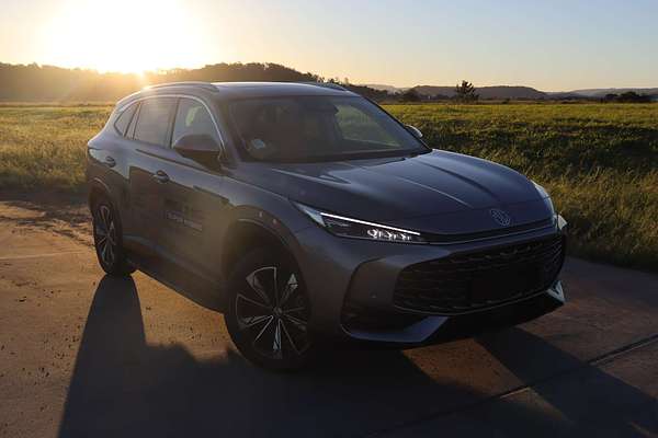 2025 MG HS Super Hybrid Essence AS33P