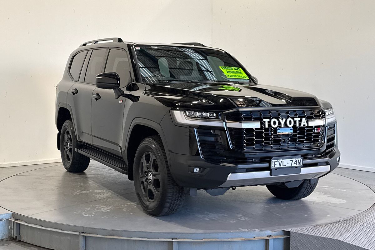 2025 Toyota Landcruiser GR Sport FJA300R
