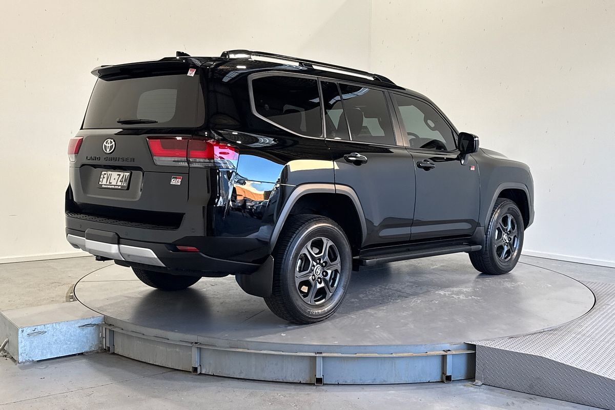 2025 Toyota Landcruiser GR Sport FJA300R