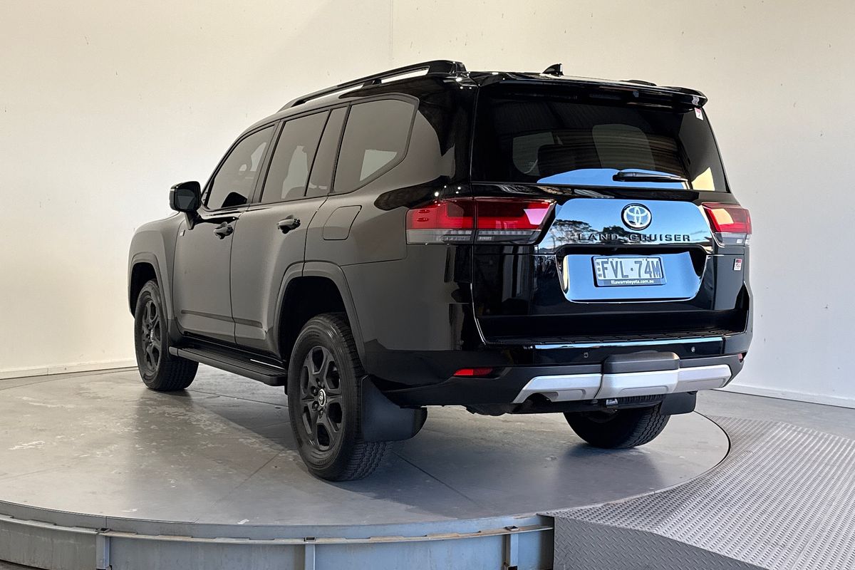 2025 Toyota Landcruiser GR Sport FJA300R