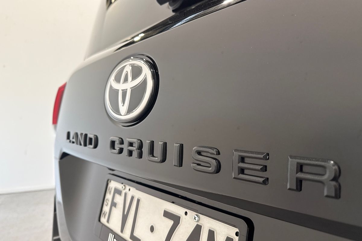 2025 Toyota Landcruiser GR Sport FJA300R