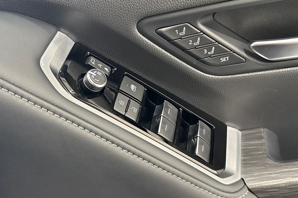 2025 Toyota Landcruiser GR Sport FJA300R