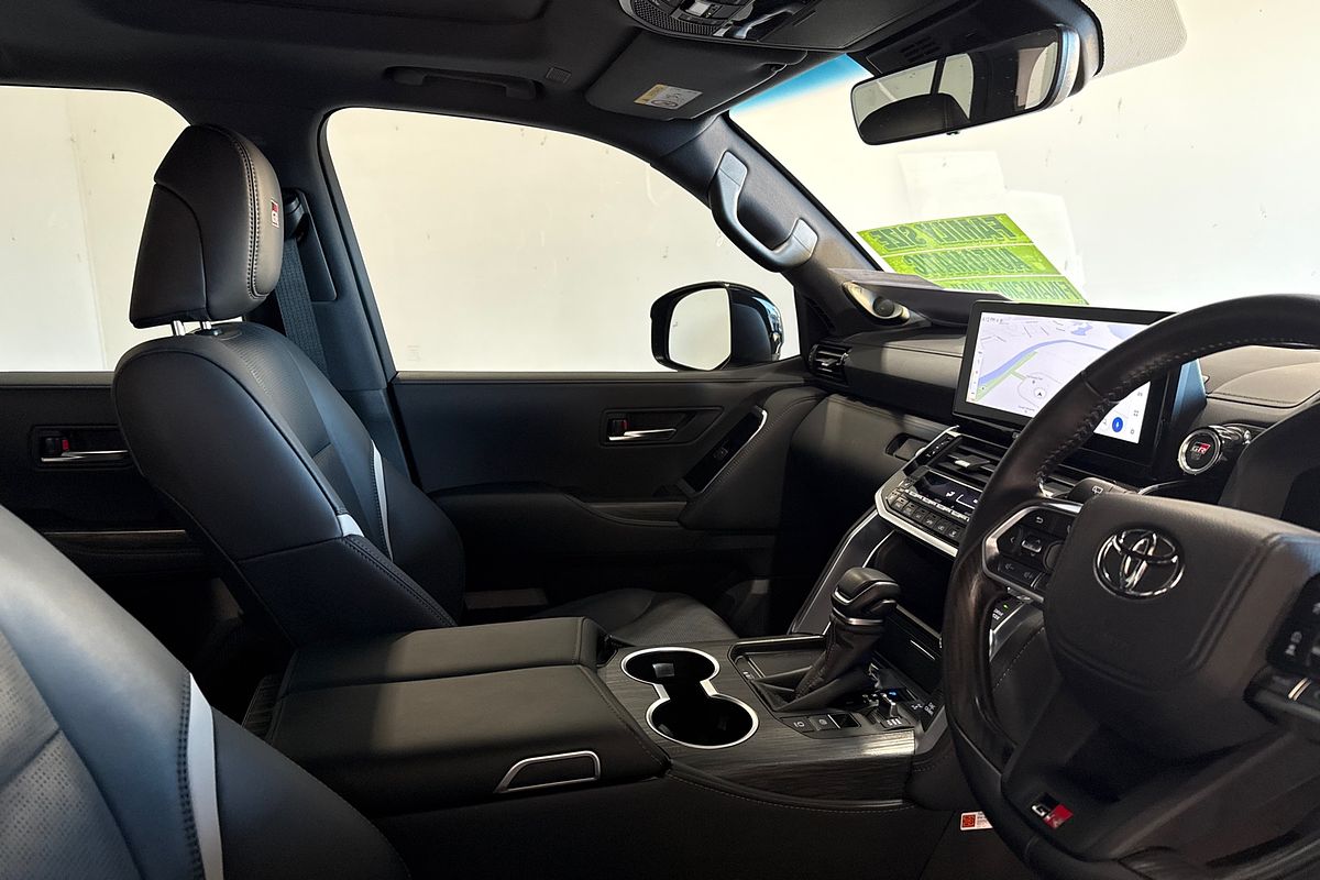 2025 Toyota Landcruiser GR Sport FJA300R