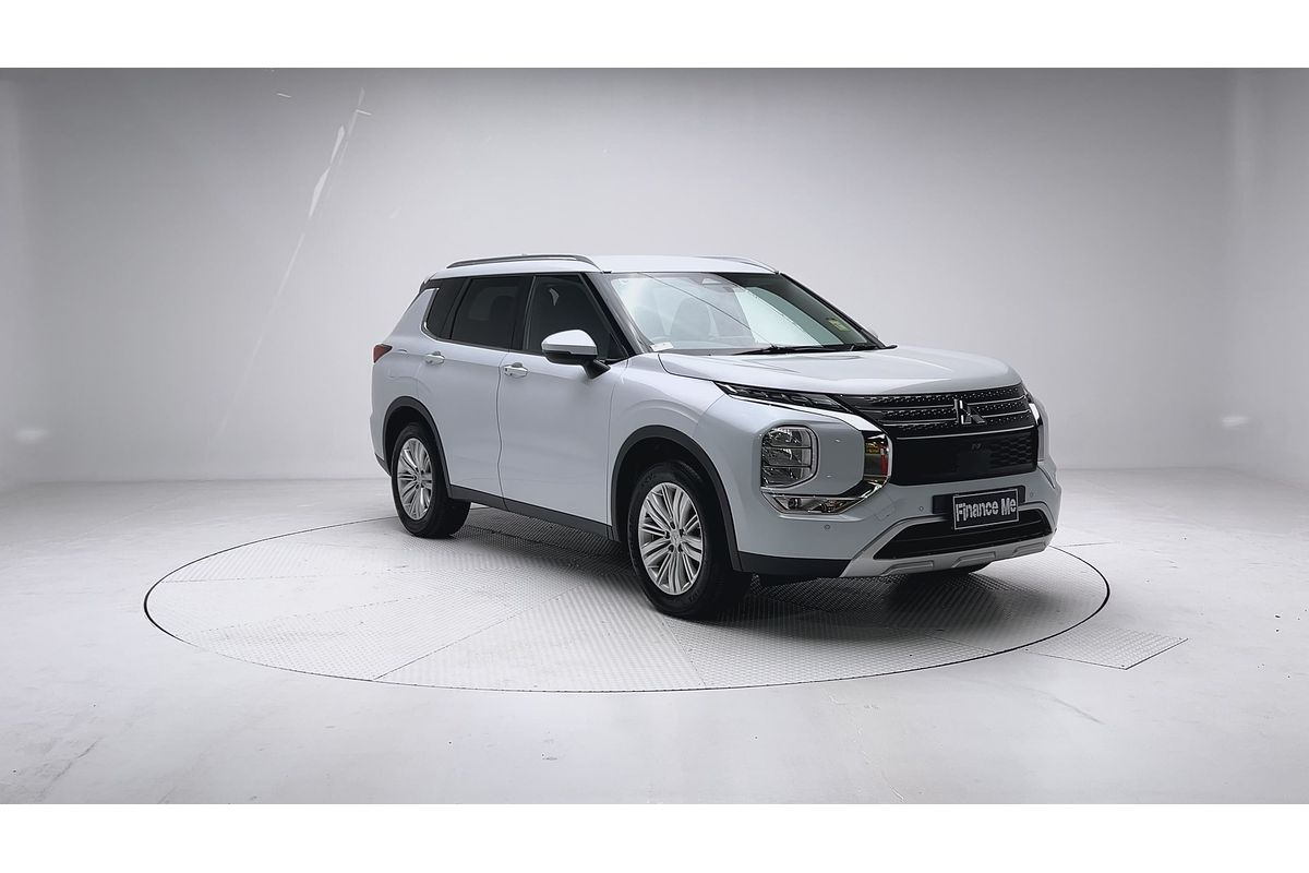 2024 Mitsubishi Outlander LS ZM