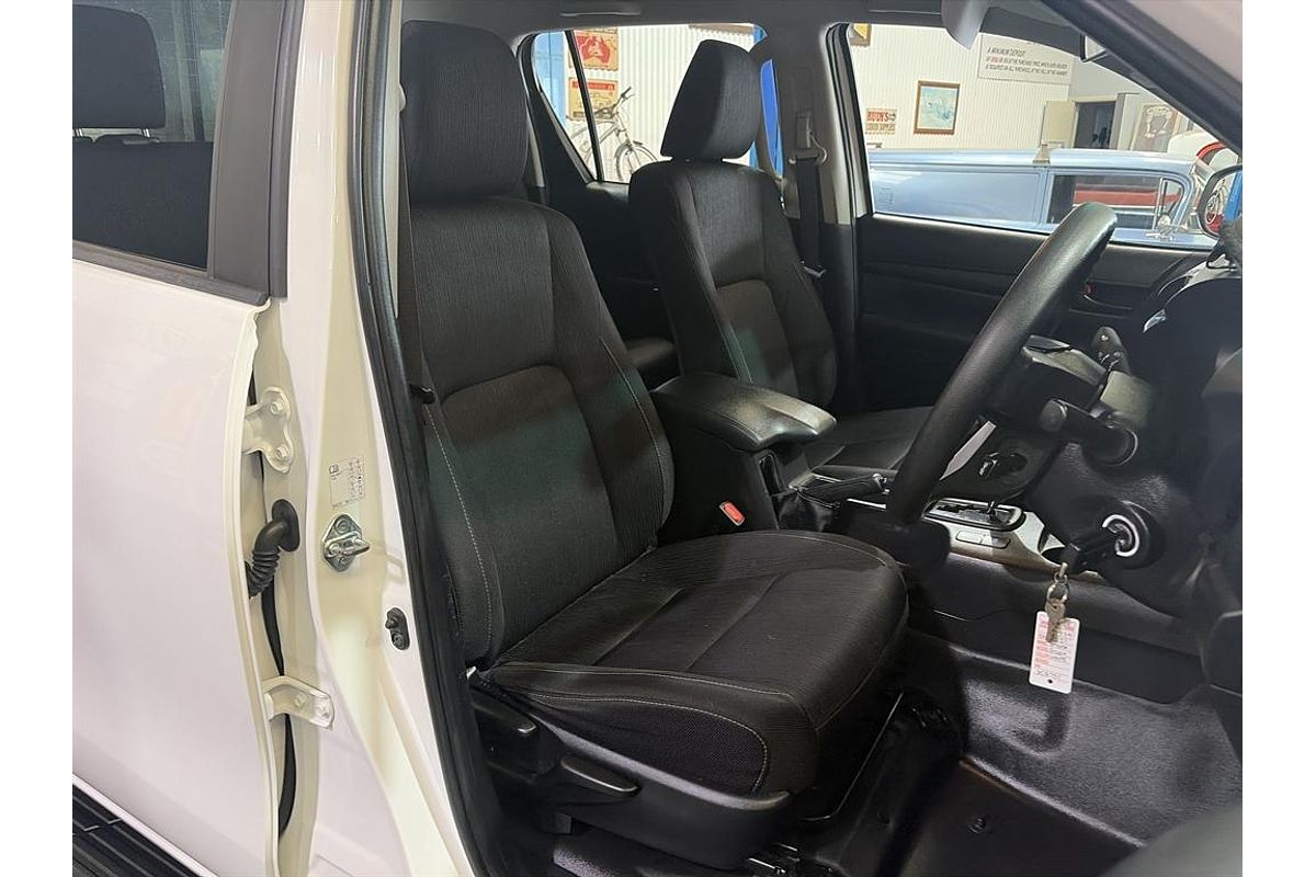 2021 Toyota HILUX SR (4x4) GUN126R 4X4