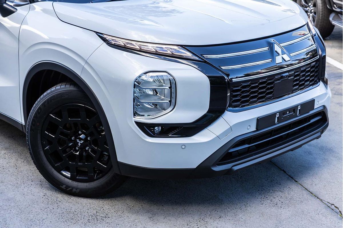 2025 Mitsubishi Outlander LS ZM