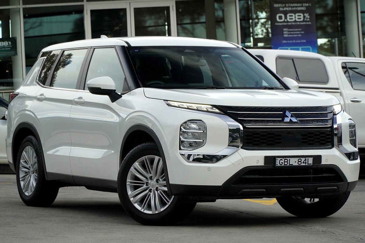 2023 Mitsubishi Outlander ES ZM
