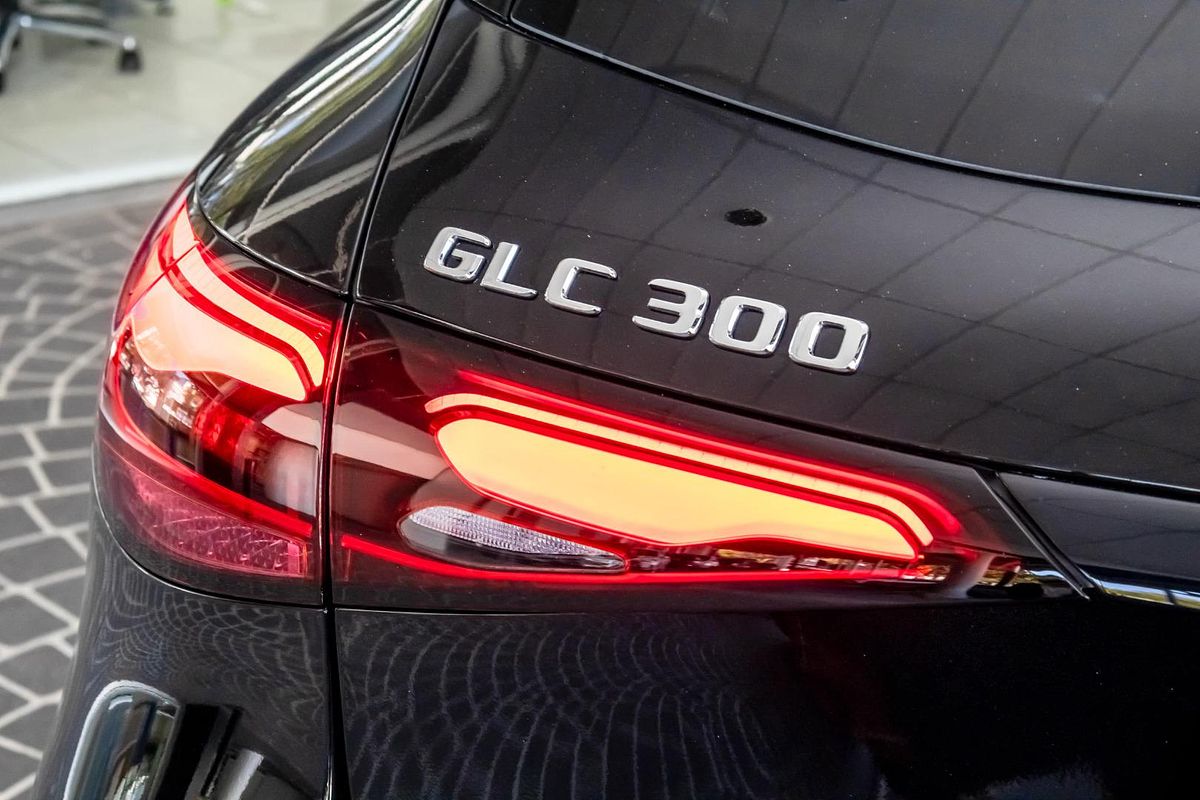 X254 806+056MY GLC300 WAG 9G 9 sp 2.0T/17kW