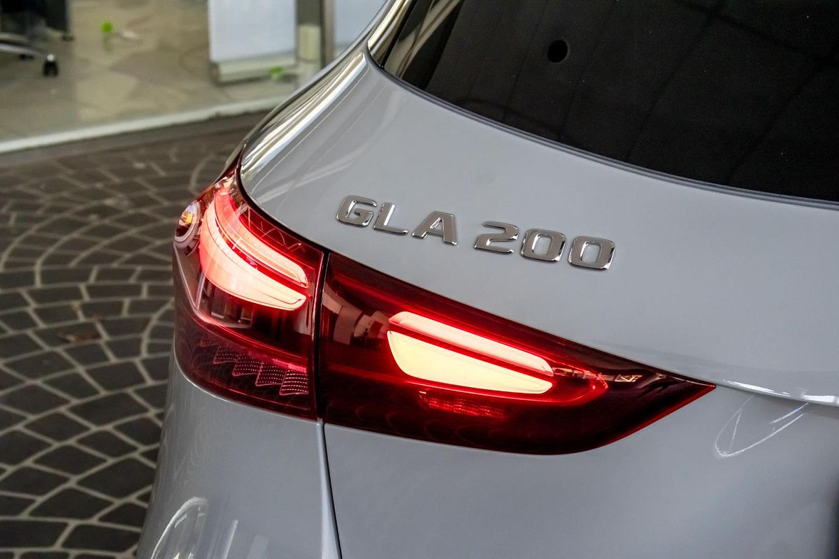 H247 806+056MY GLA200 Special Ed WAG DUAL 7sp