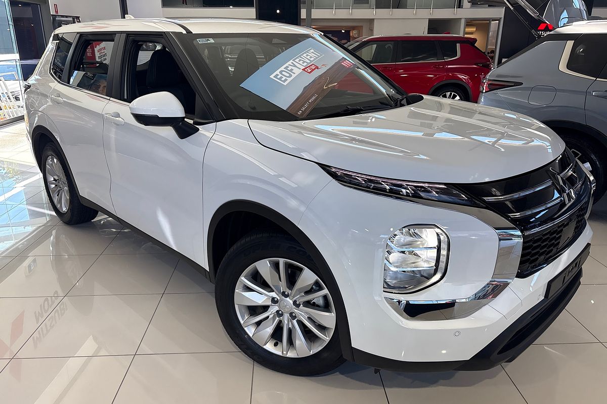 2025 Mitsubishi Outlander ES ZM