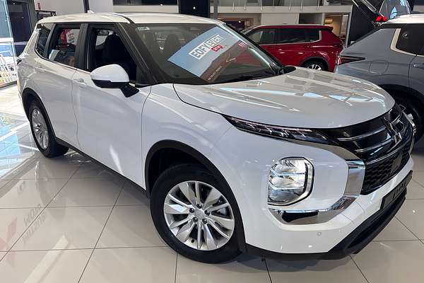 2025 Mitsubishi Outlander ES ZM