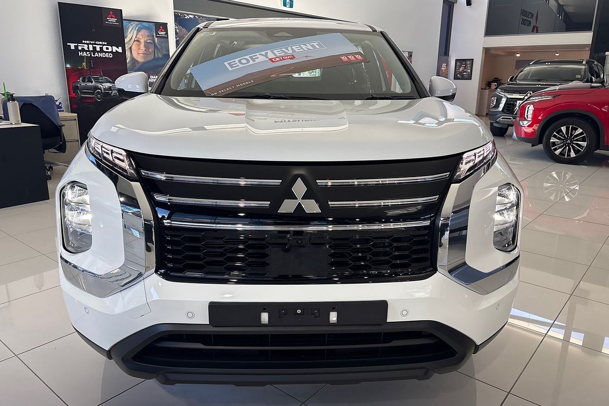 2025 Mitsubishi Outlander ES ZM