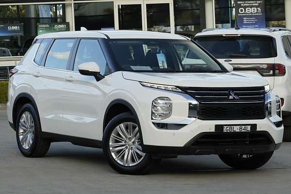 2023 Mitsubishi Outlander ES ZM