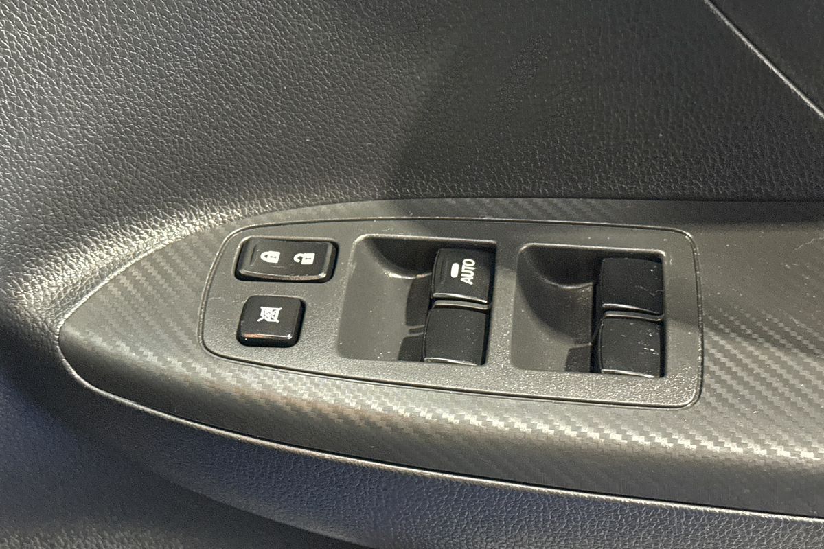 2018 Mitsubishi Eclipse Cross LS (2WD) YA
