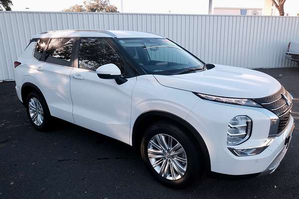 2025 Mitsubishi Outlander LS ZM