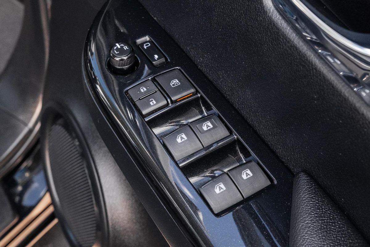 2018 Toyota Hilux SR5 GUN126R 4X4