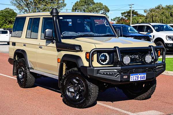 2025 Toyota Landcruiser GXL GDJL76R