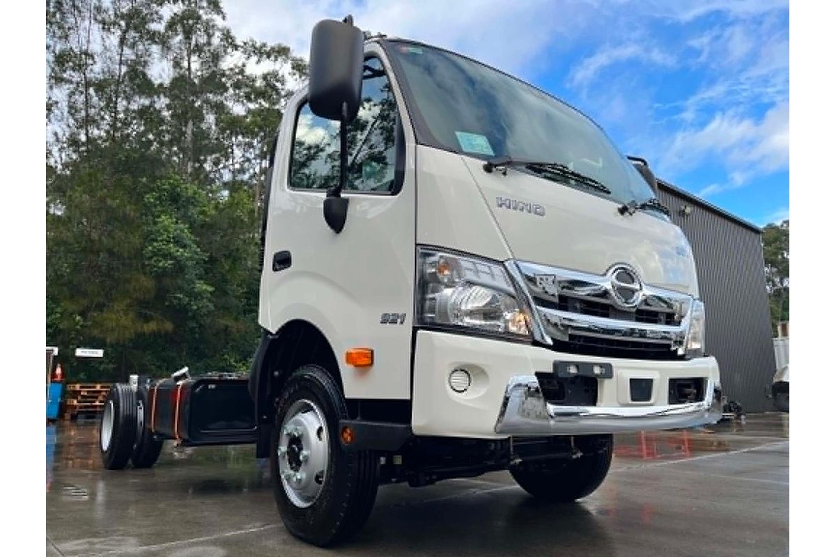 2025 Hino 300 Series 921 4x2