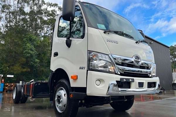2025 Hino 300 Series 921