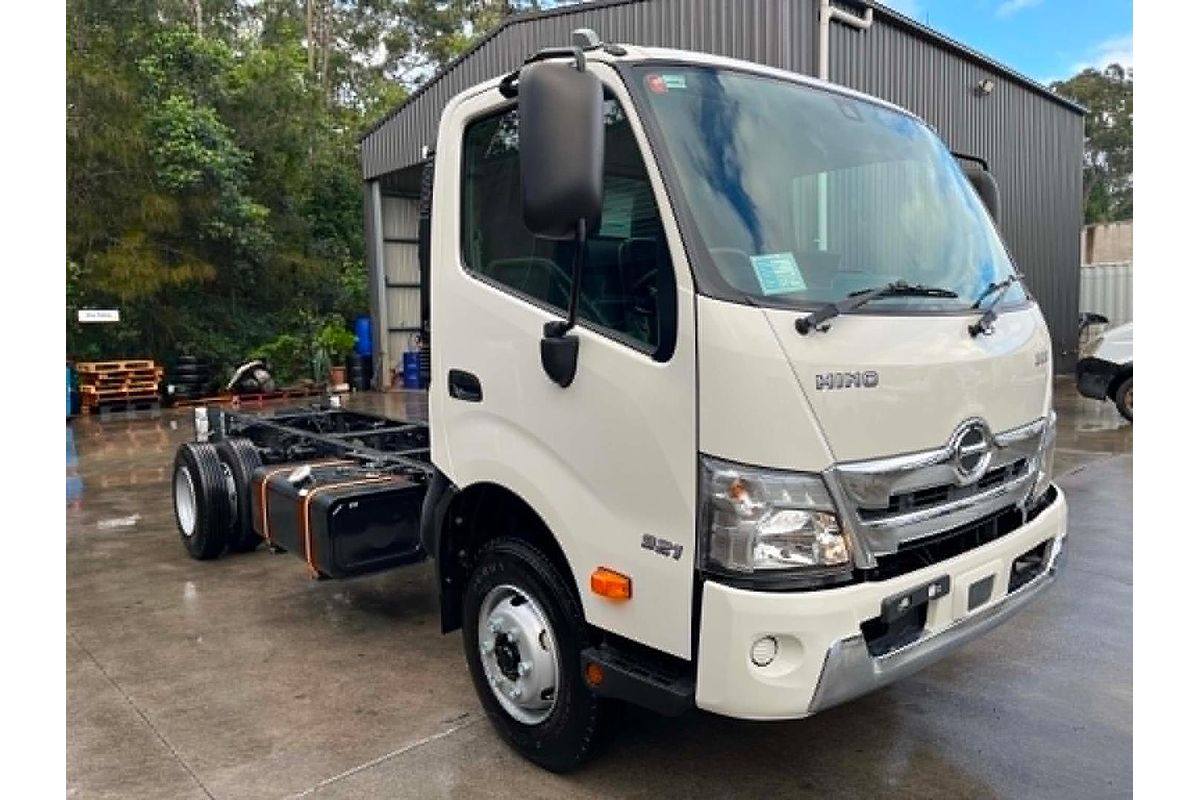 2025 Hino 300 Series 921 4x2
