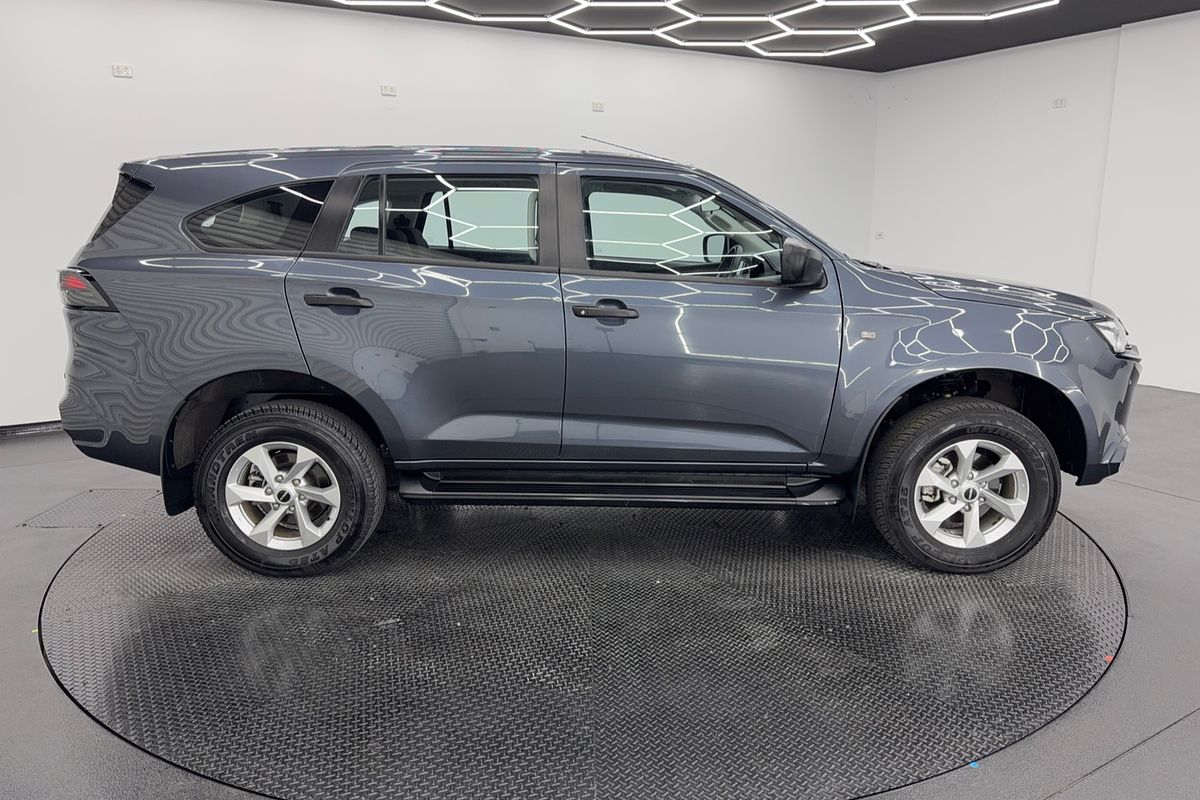 2022 Isuzu MU-X LS-M