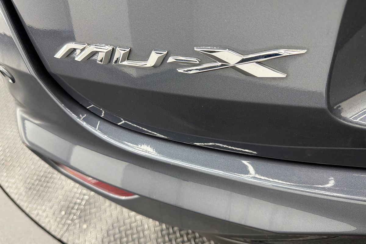 2022 Isuzu MU-X LS-M
