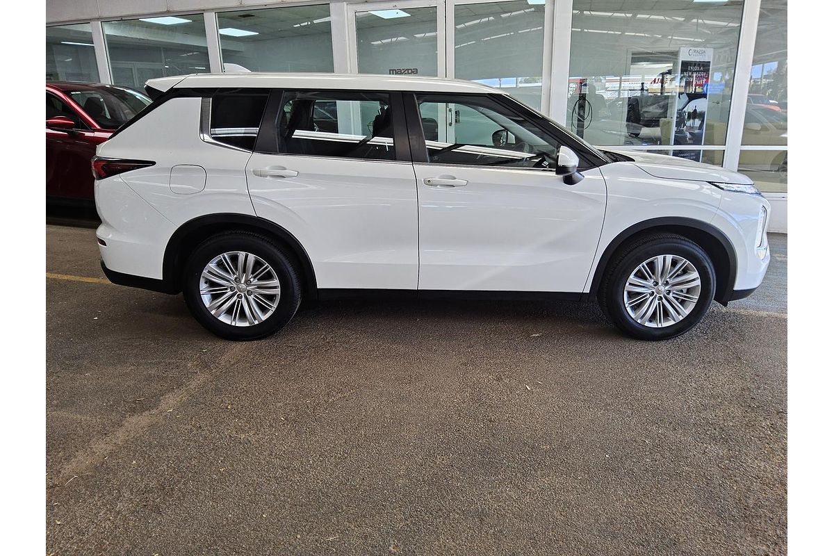 2024 Mitsubishi Outlander ES ZM