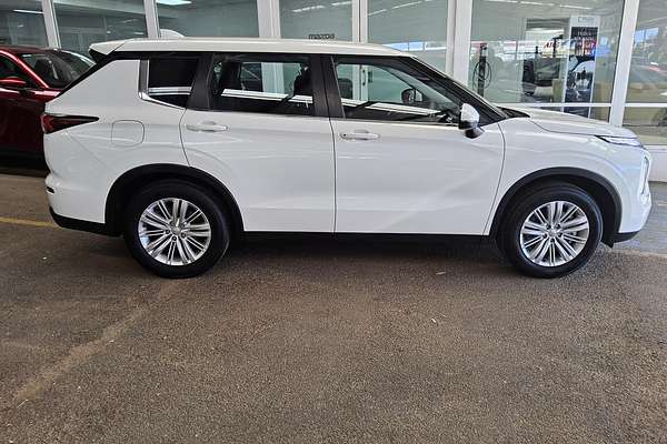 2024 Mitsubishi Outlander ES ZM