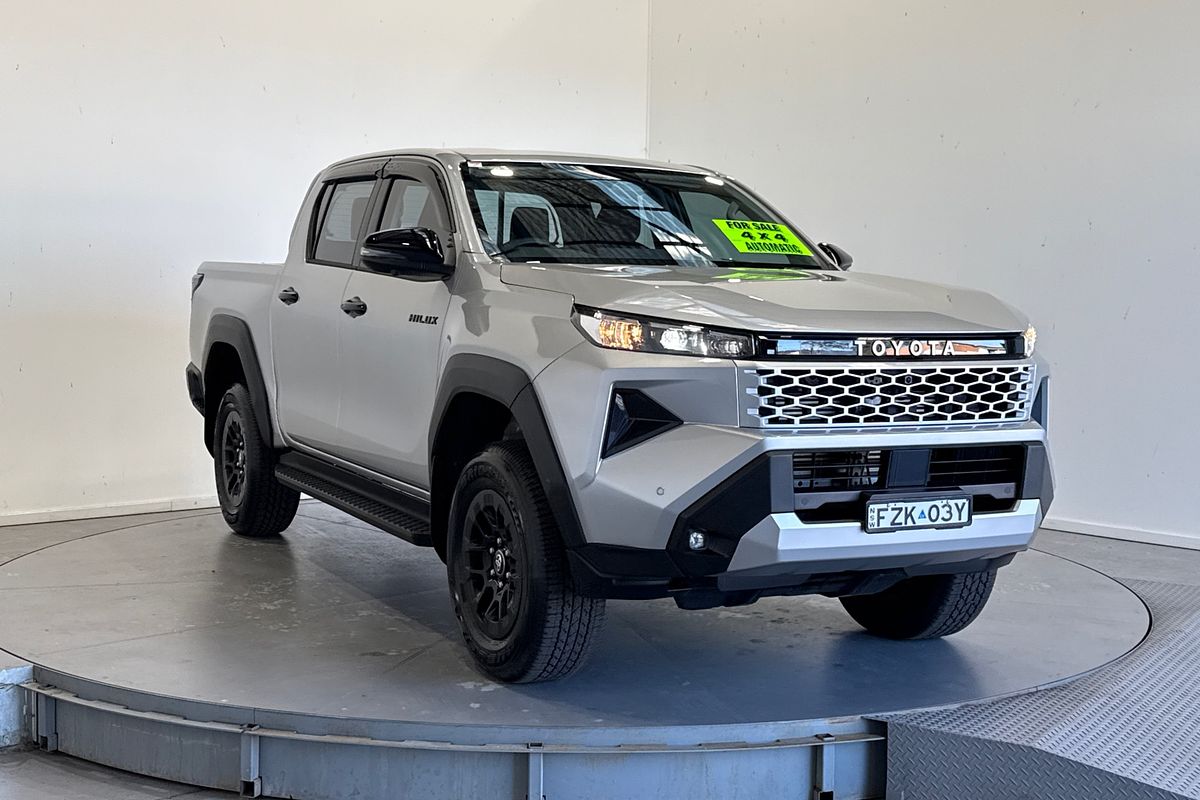 2025 Toyota Hilux SR 48V GUN227R 4X4