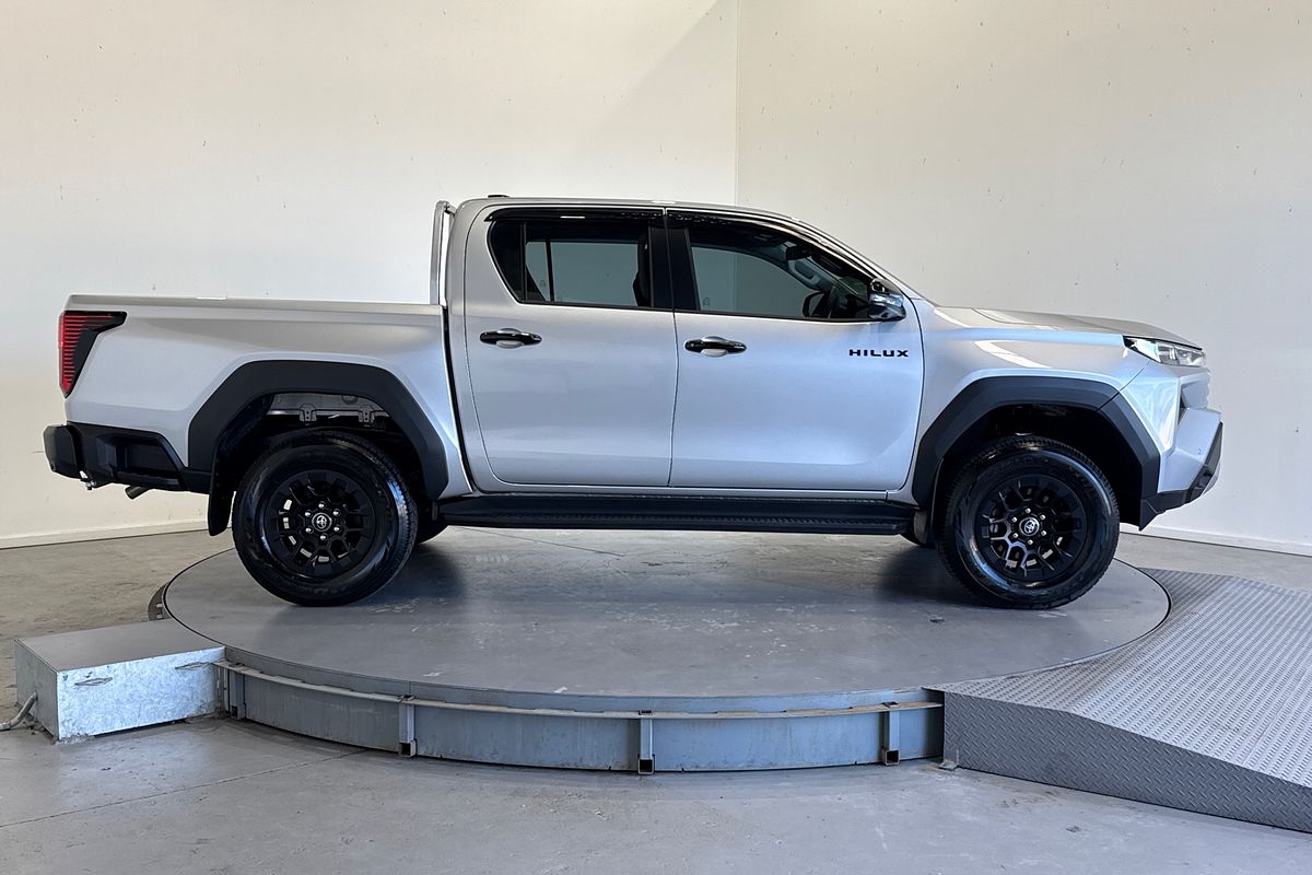 2025 Toyota Hilux SR 48V GUN227R 4X4