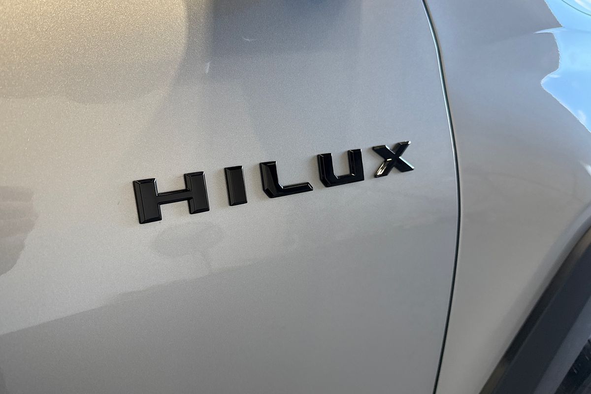 2025 Toyota Hilux SR 48V GUN227R 4X4