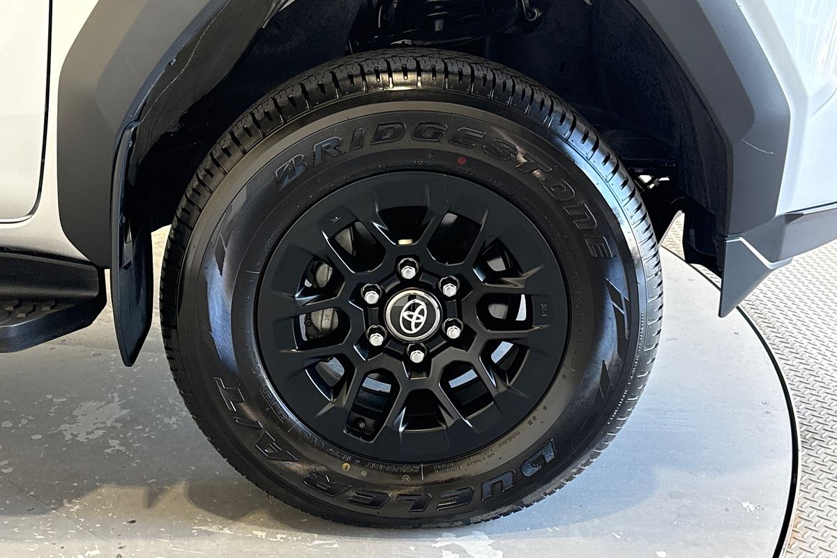 2025 Toyota Hilux SR 48V GUN227R 4X4