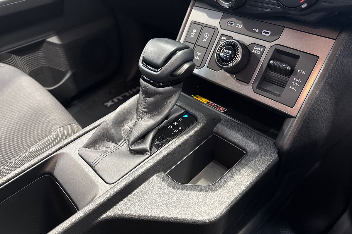 2025 Toyota Hilux SR 48V GUN227R 4X4