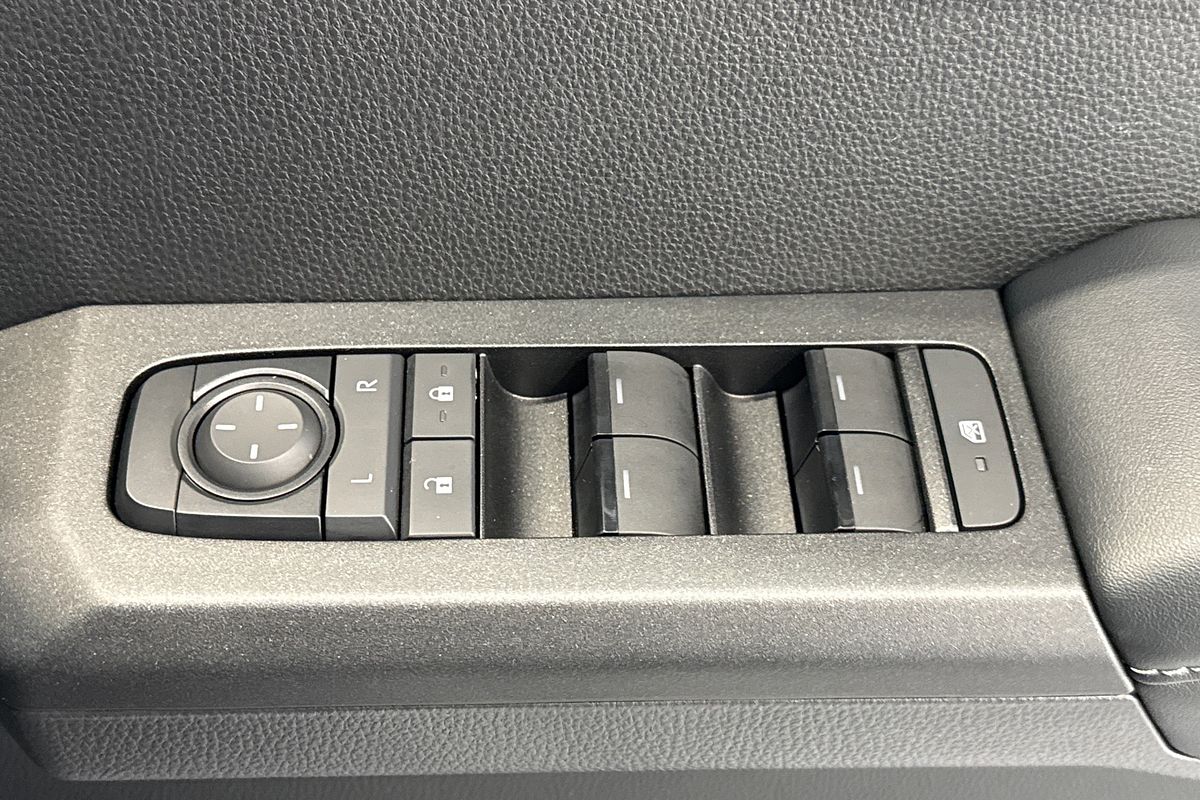 2025 Toyota Hilux SR 48V GUN227R 4X4
