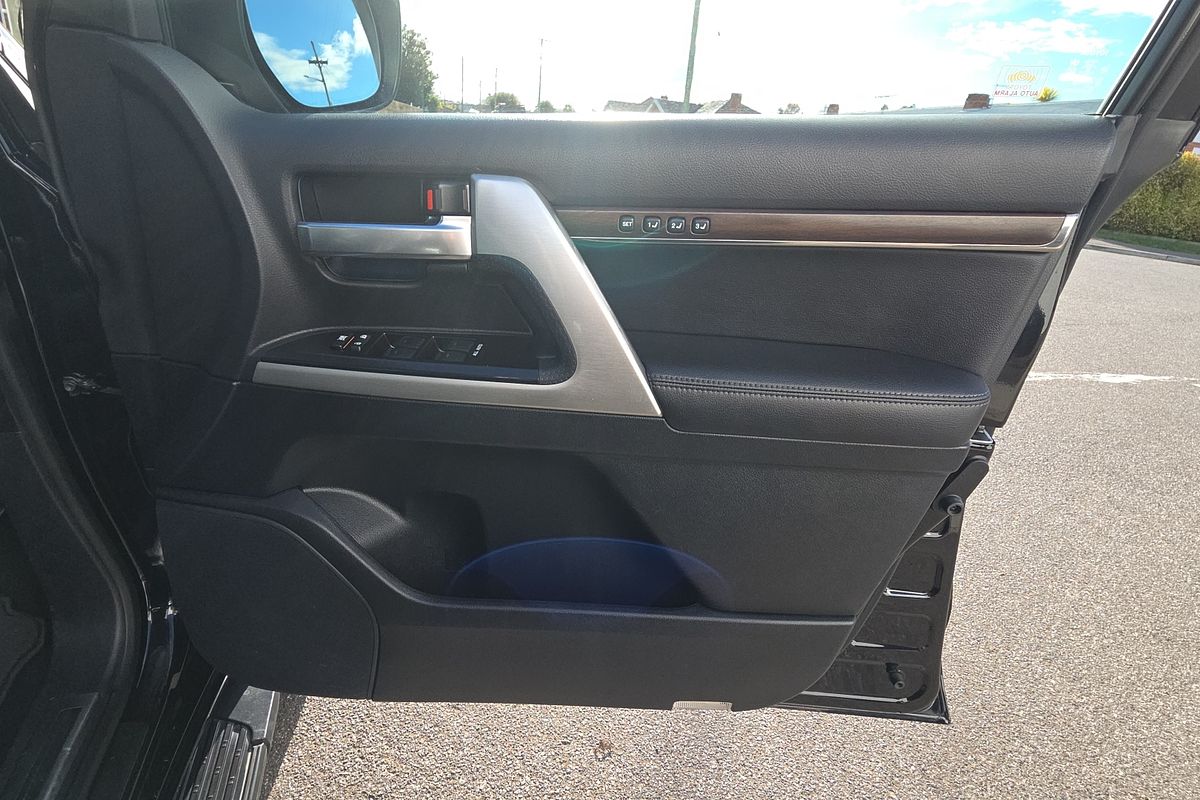 2020 Toyota Landcruiser Sahara VDJ200R