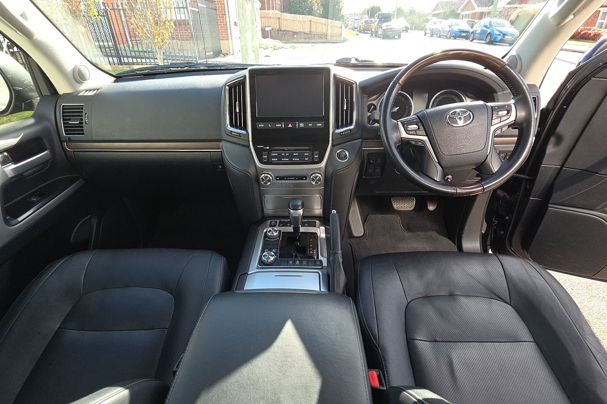 2020 Toyota Landcruiser Sahara VDJ200R