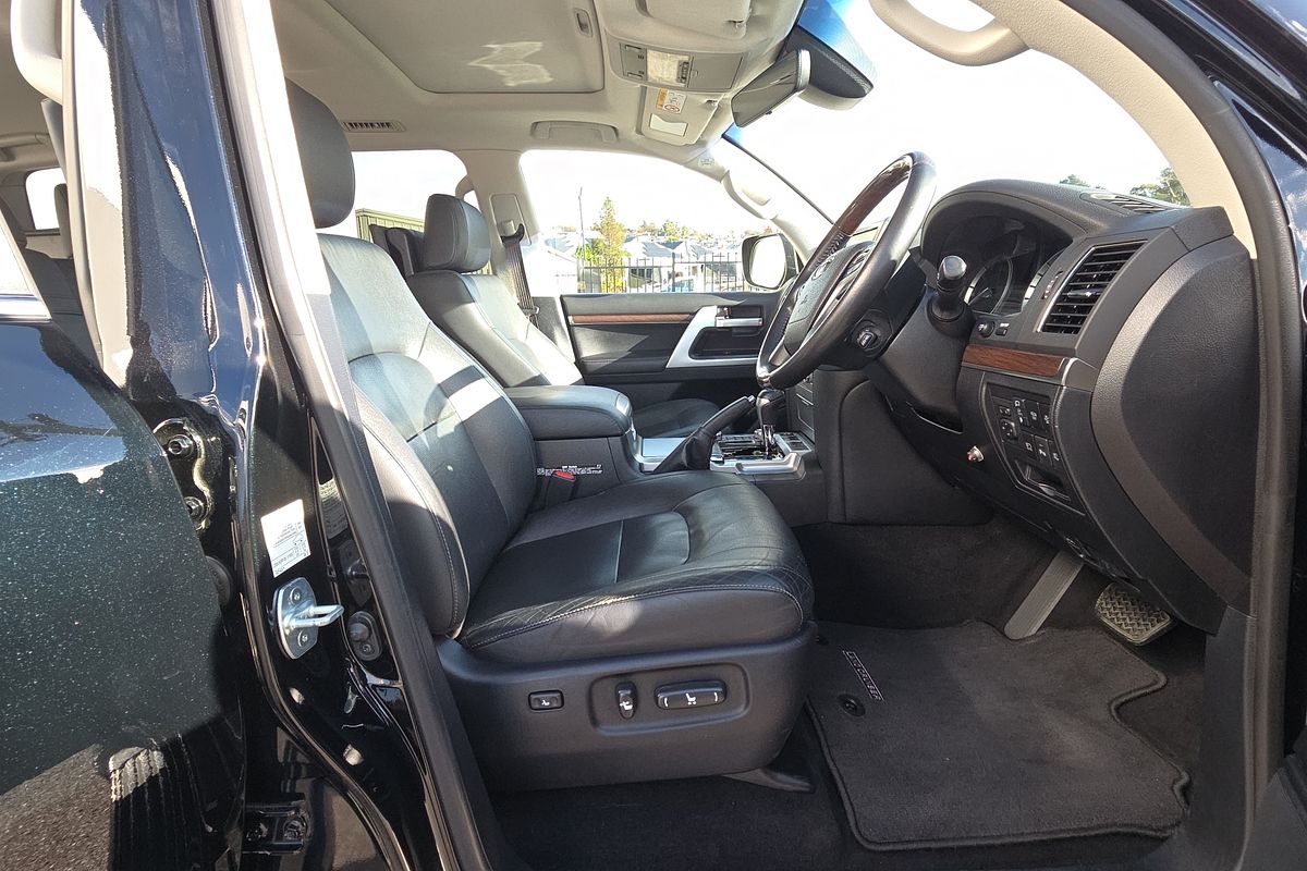 2020 Toyota Landcruiser Sahara VDJ200R