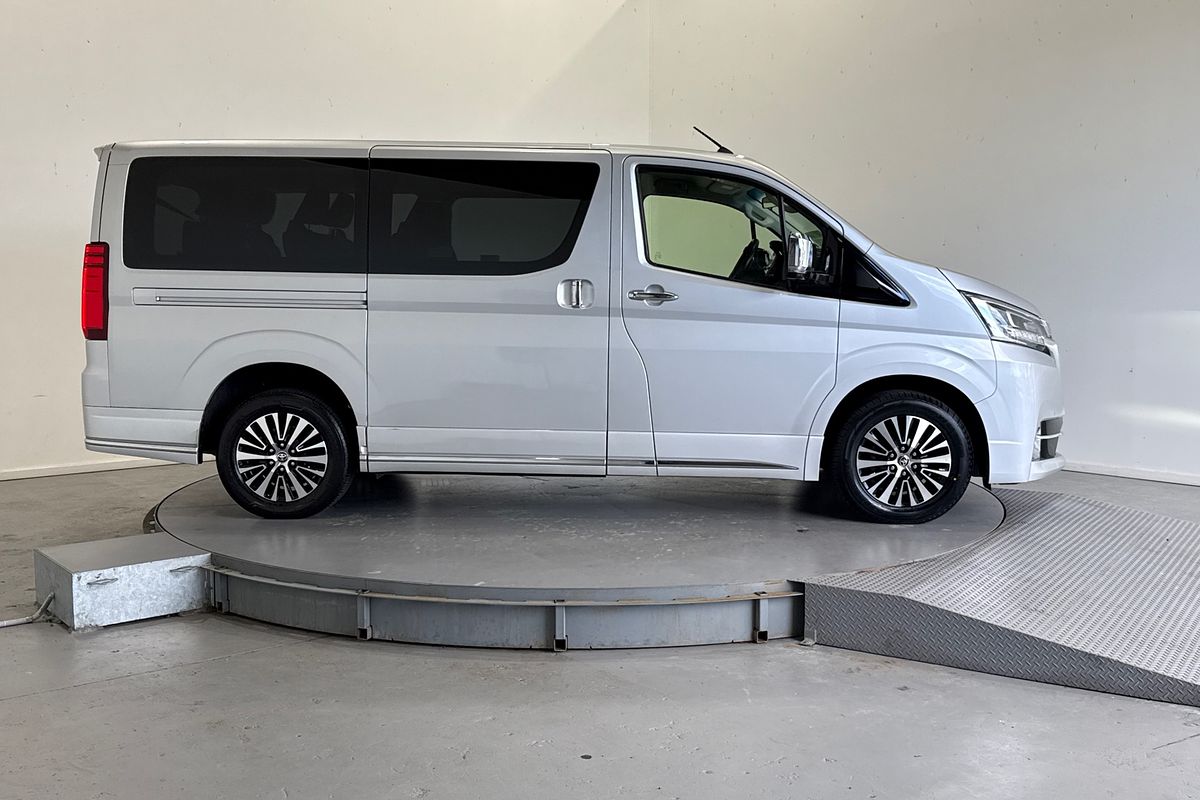 2022 Toyota Granvia GDH303R